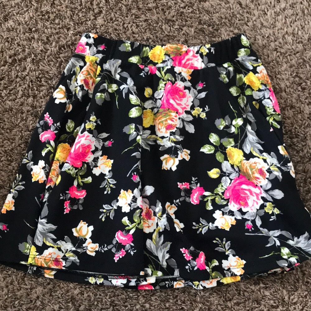 Floral mini skirt